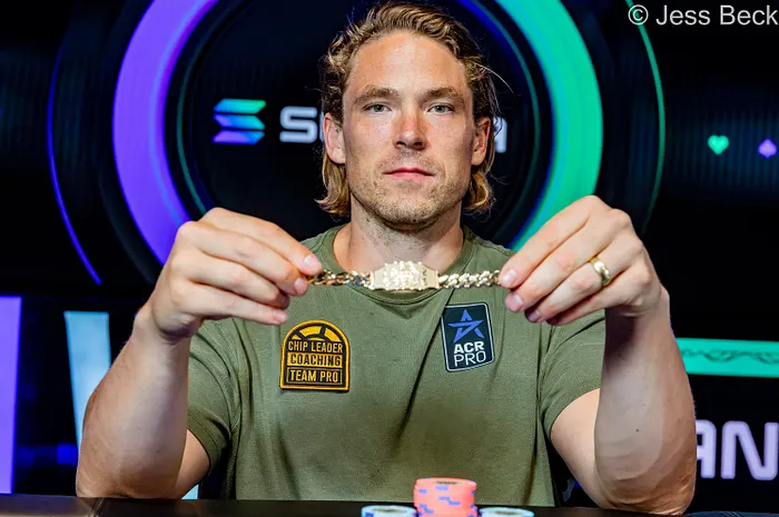 Alex Foxen with his fourth WSOP bracelet.